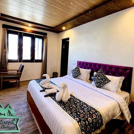 Hotel Poshwan Gulmarg Buitenkant foto