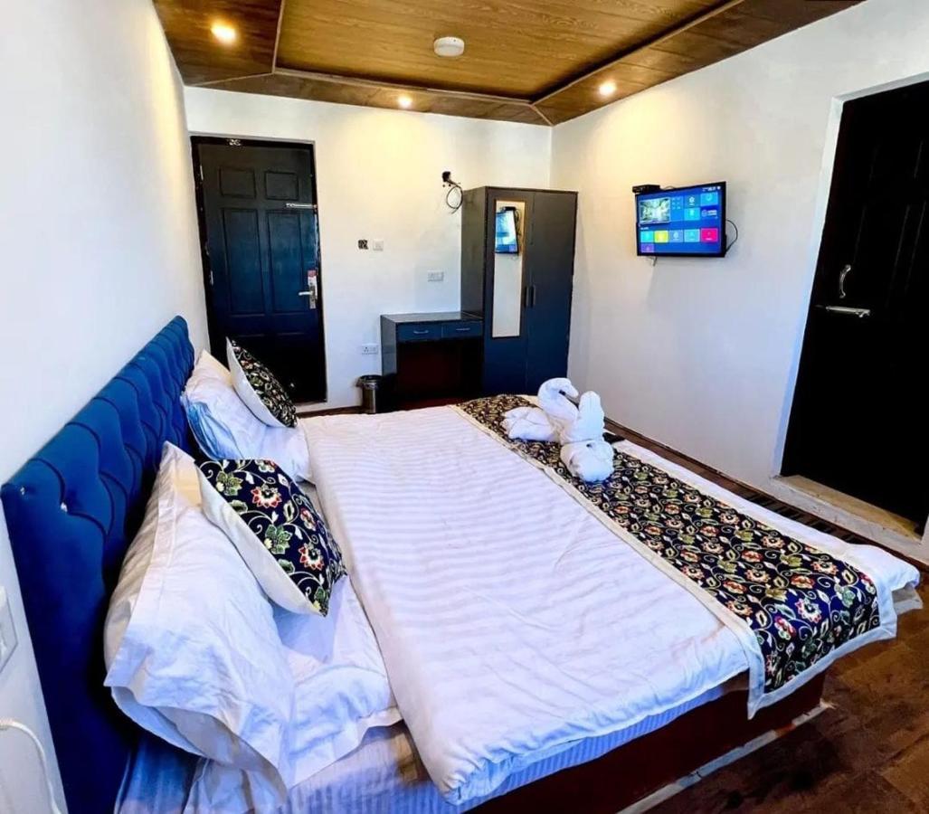 Hotel Poshwan Gulmarg Buitenkant foto