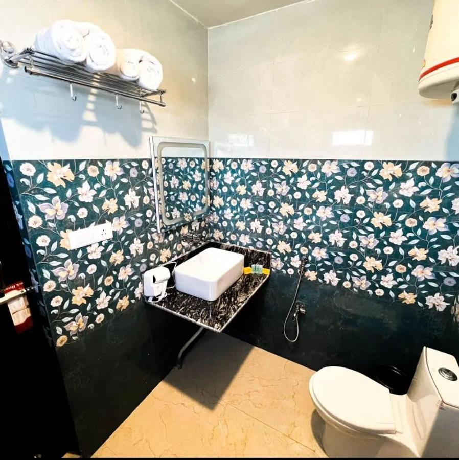Hotel Poshwan Gulmarg Buitenkant foto